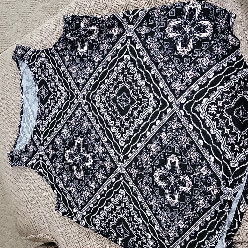 Maurices Black and White Patterned Tank Top